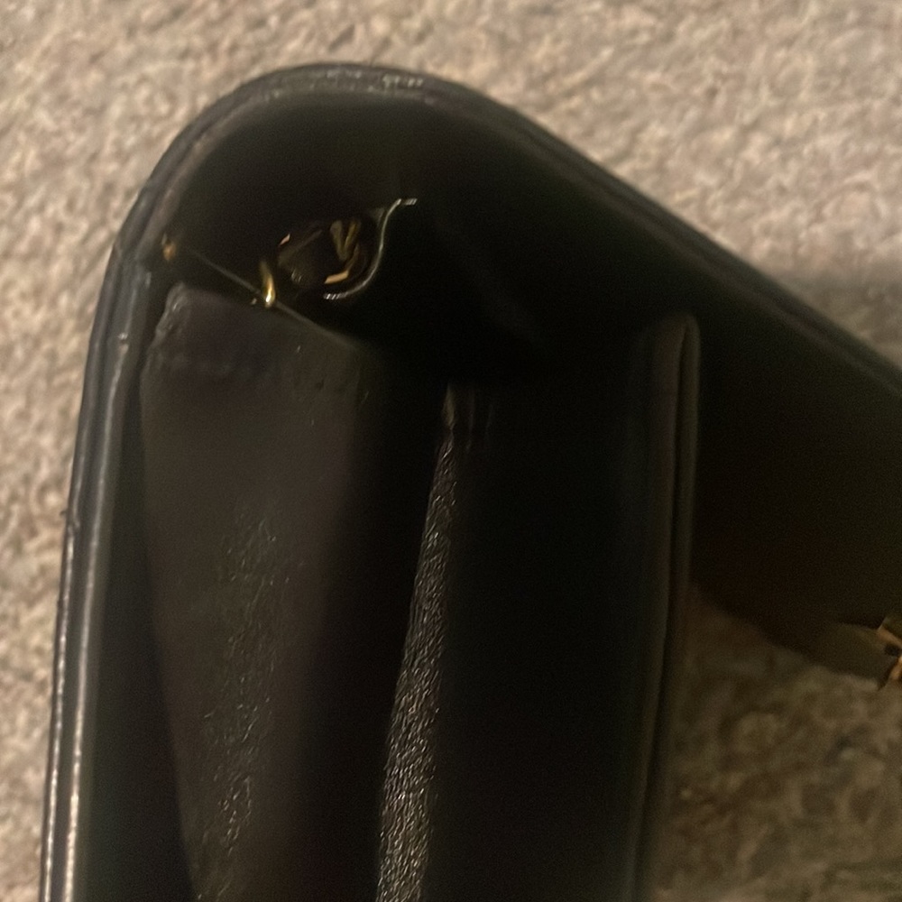 Authentic Chanel - Picture 4 of 14